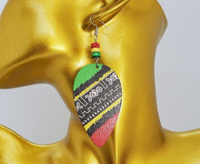 Load image into Gallery viewer, Wooden Dangling African Feather Earrings
